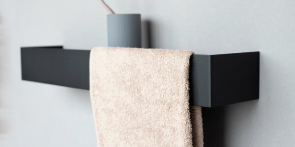 "IMOdesign black wall shelf – sleek and durable storage solution