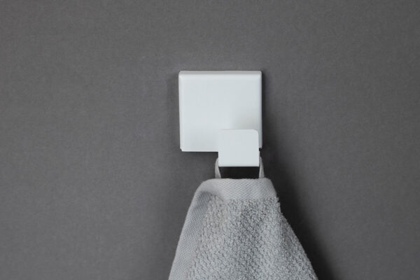 White wall-mounted coat hook with 1 hook, minimalist design – IMOdesign