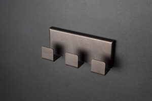 Brown hook with 3 hooks – IMOdesign
