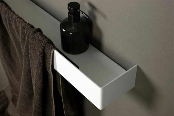 80 cm wall-mounted bathroom shelf with hanger – practical storage by IMOdesign